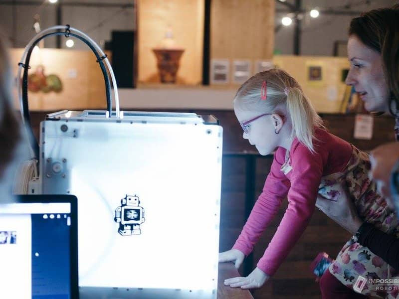 robot-builds-young-scientist-featured
